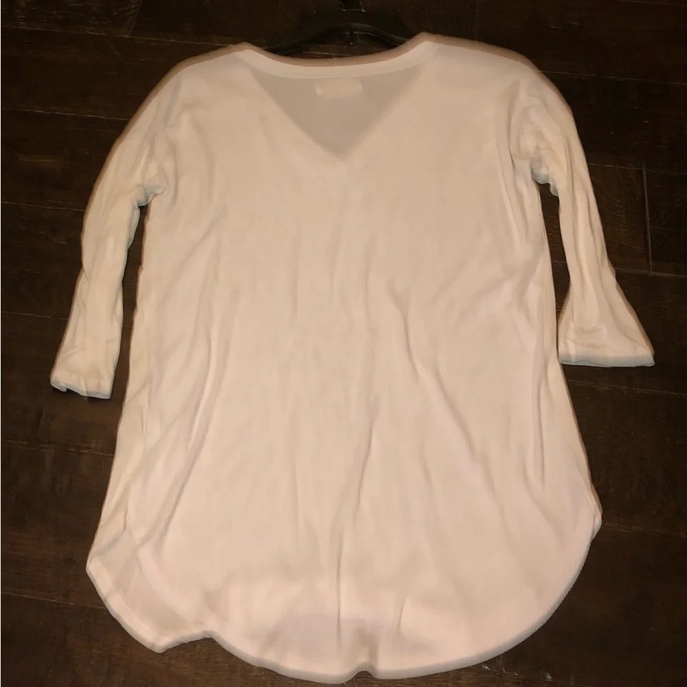 Hollister V-neck Top size small elbow length sleeves - Picture 4 of 7